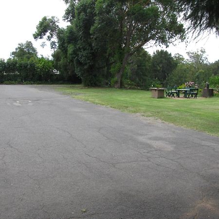 The Wayfarer Motel Muswellbrook Exterior photo